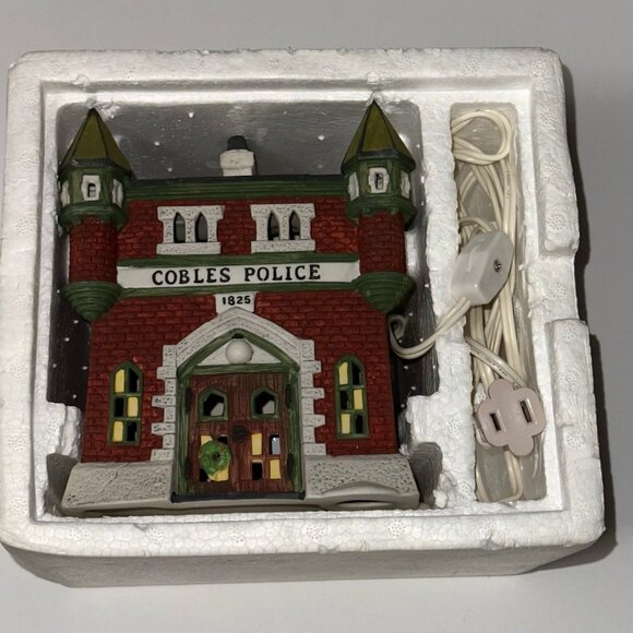 VINTAGE HERITAGE VILLAGE POLICE STATION - Picture 1 of 8